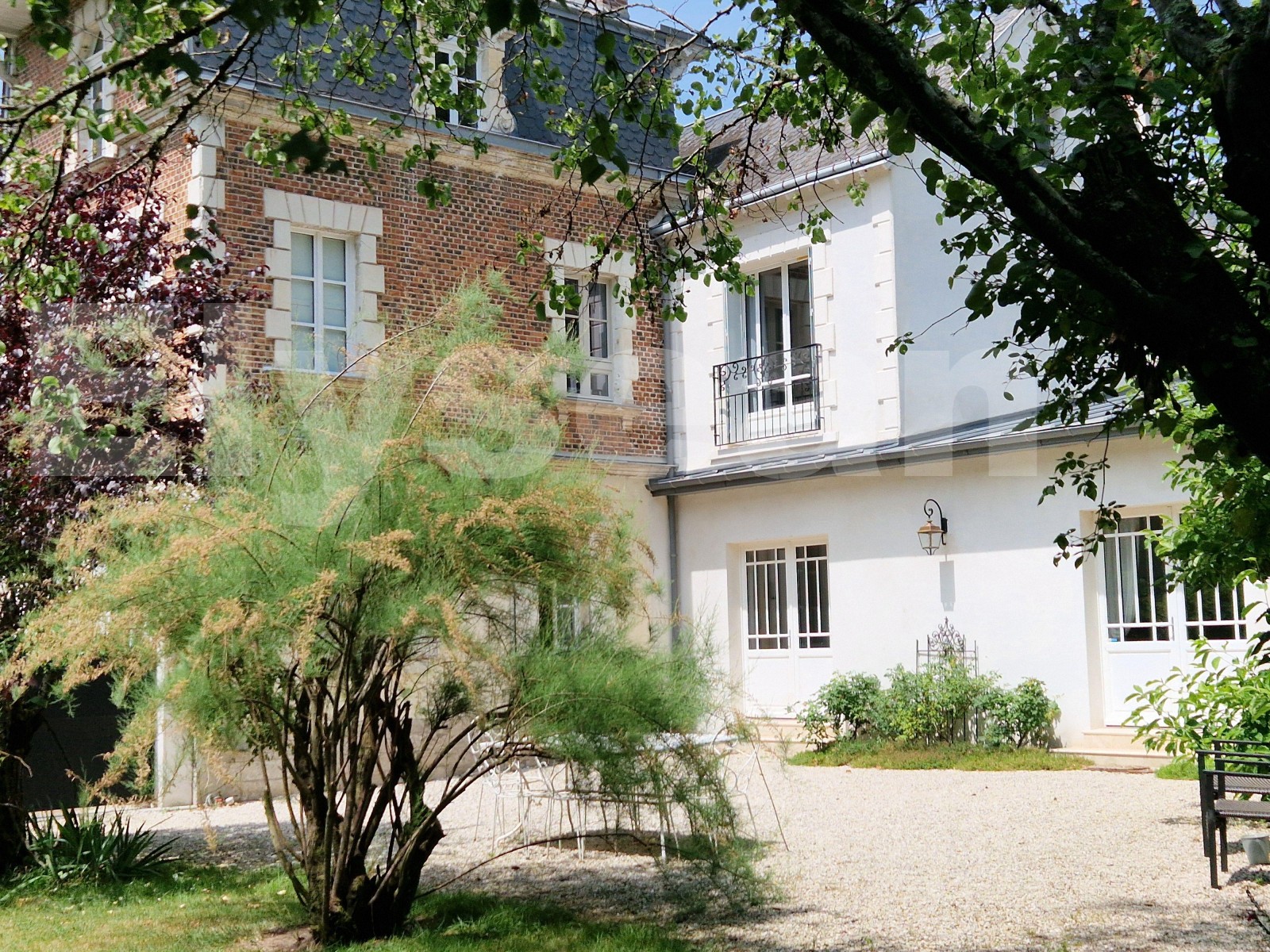 Maison 8 Pièce(s) SAINT-PRYVE-SAINT-MESMIN