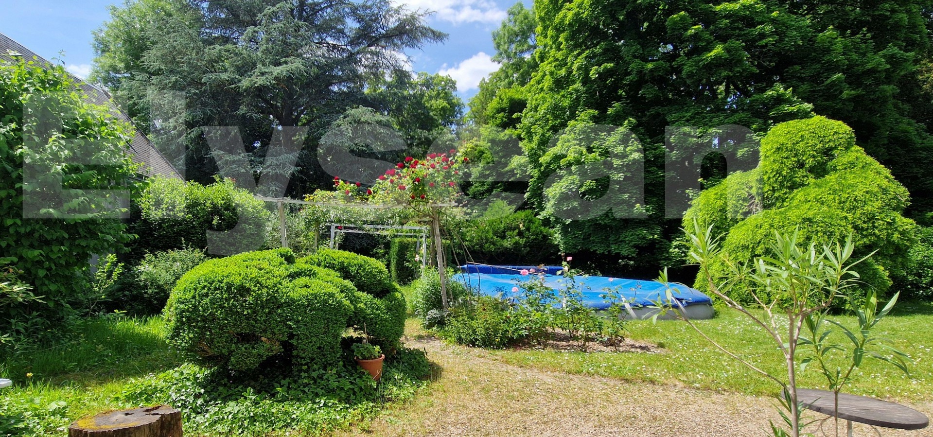 Propriété 12 Pièce(s) COMBLEUX